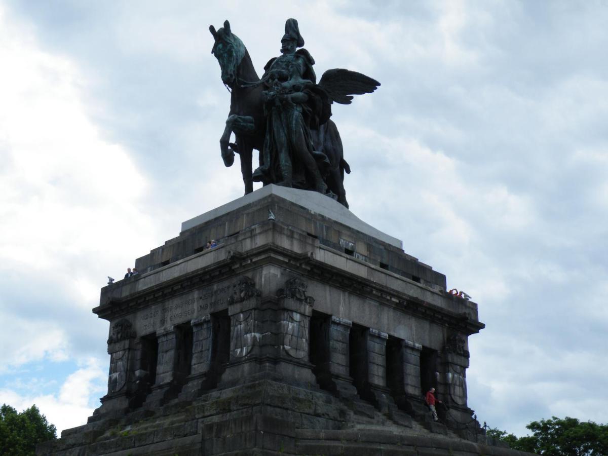 Ferienwohnung Basche Oberzissen エクステリア 写真